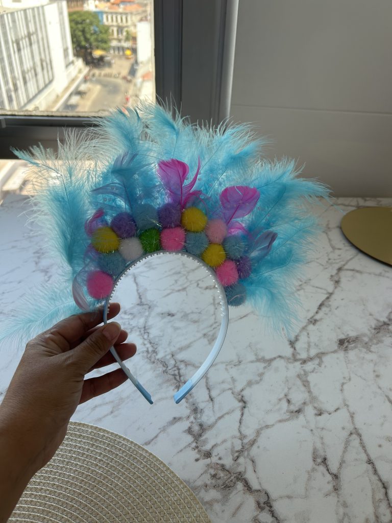 tiara pompom tiara pompom