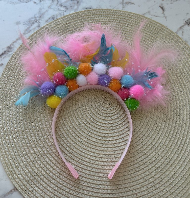 tiara pompom
