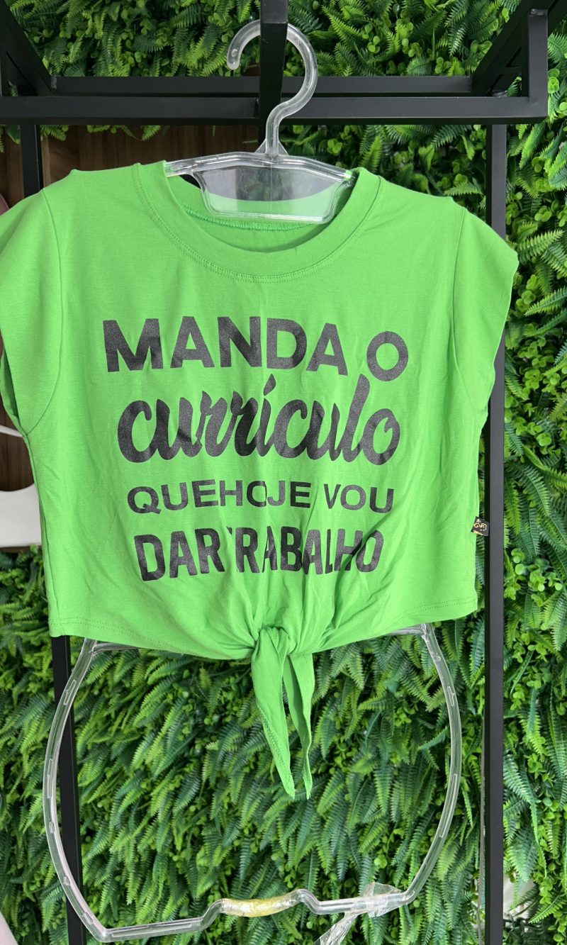 cropped manda o currículo verde