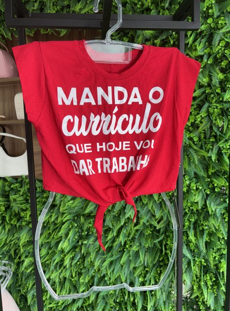cropped manda o currículo vermelho