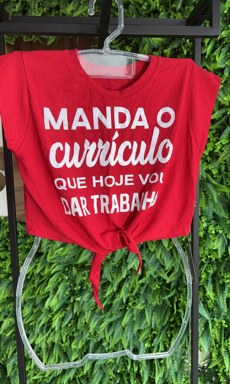 cropped manda o currículo vermelho