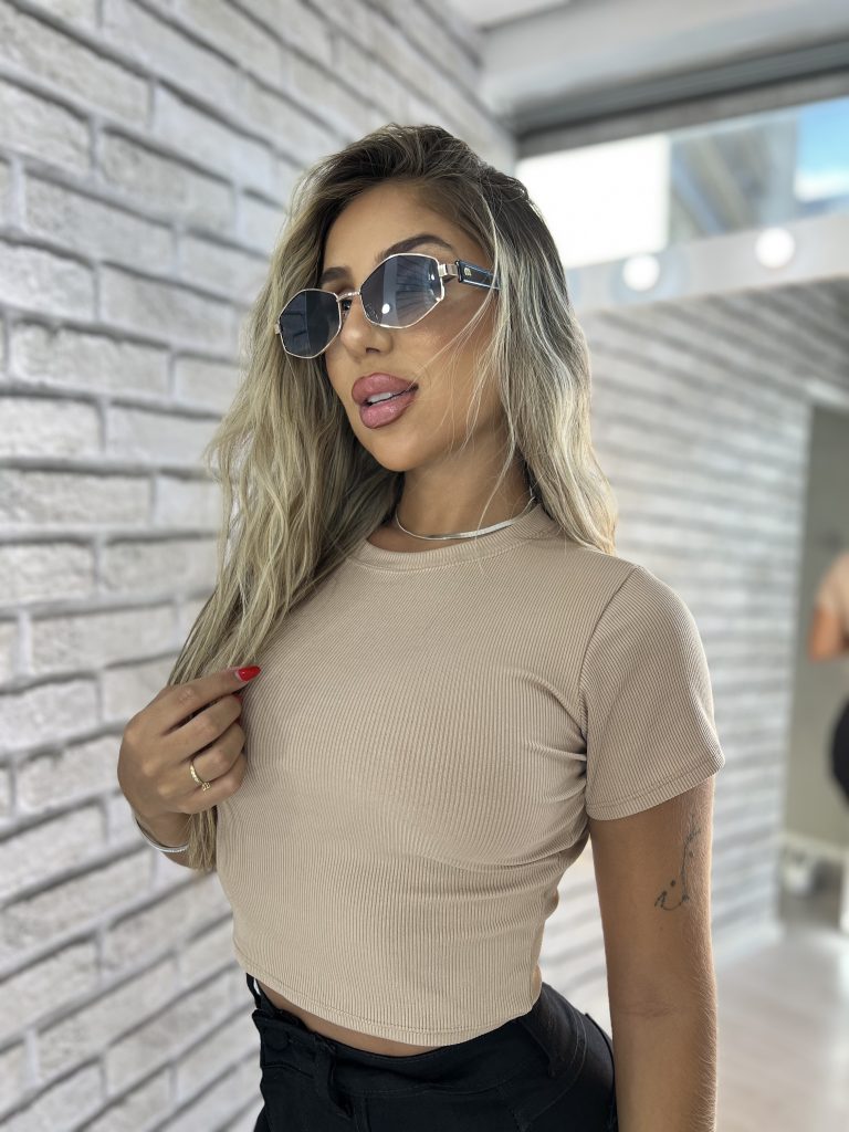 blusa cropped manu bege