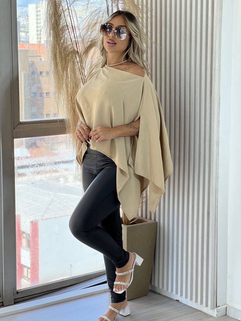 blusa capa com top bege blusa capa com top bege