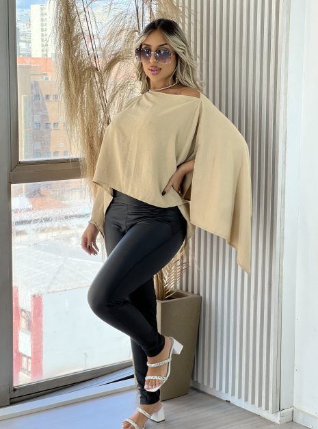 blusa capa com top bege