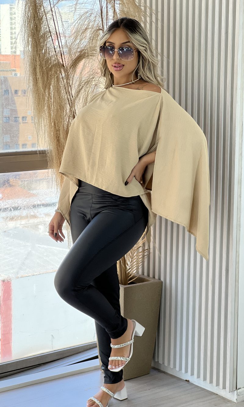 blusa capa com top bege