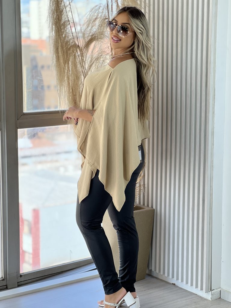 blusa capa com top bege blusa capa com top bege