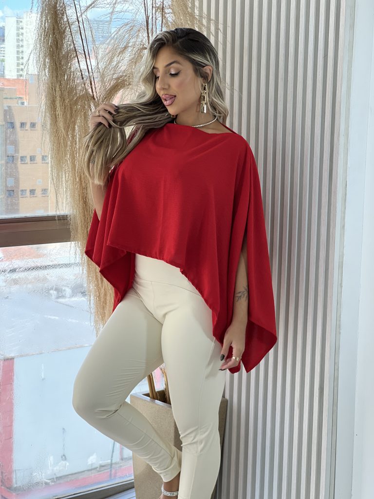 blusa capa com top vermelho