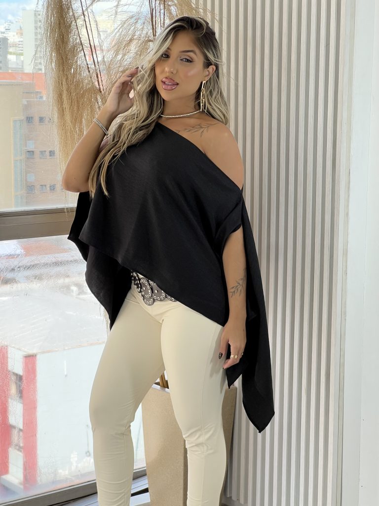 blusa capa com top preto