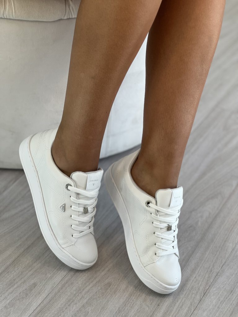 tênis branco com detalhes strass via marte 220 003 03 tênis branco com detalhes strass via marte 220 003 03