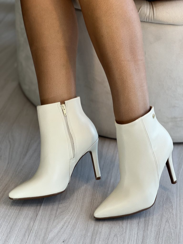 bota cano curto salto fino branco off vizzano 3049.219 bota cano curto salto fino branco off vizzano 3049.219