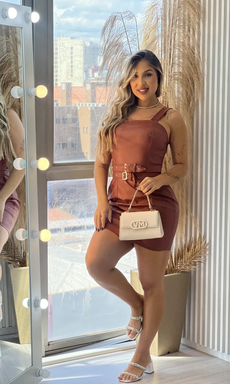 vestido courino debby marrom