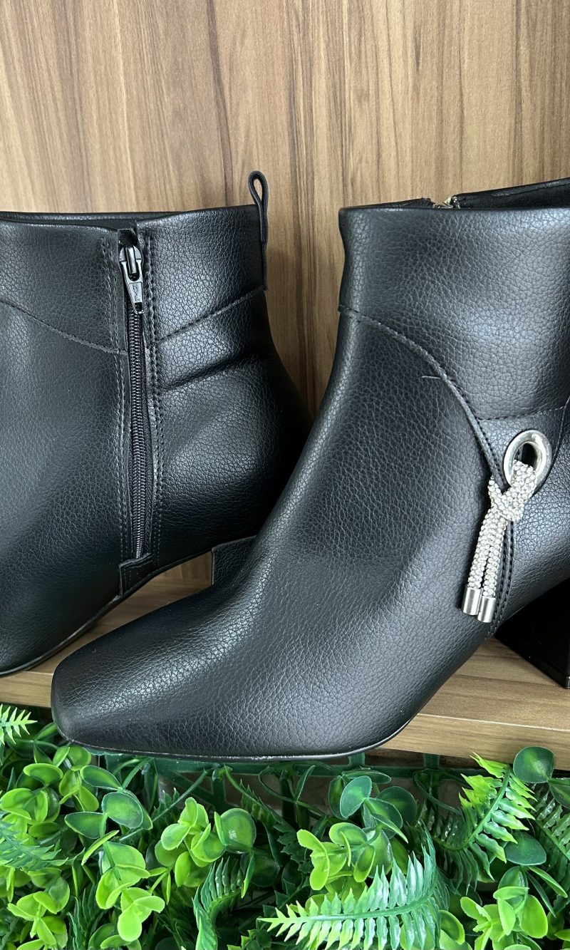 bota cano curto salto bloco preto vizzano 3098.106 bota cano curto salto bloco preto vizzano 3098.106