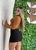cropped manga longa tuane caramelo