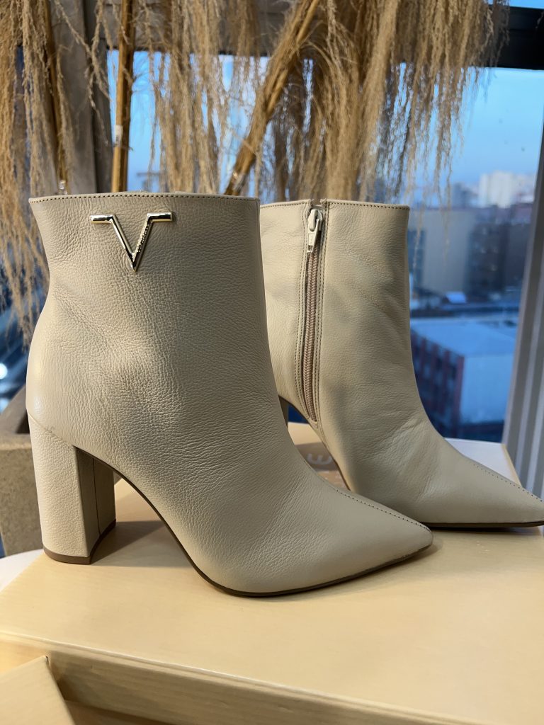 bota cano curto salto bloco marfim via marte 063 012 01 bota cano curto salto bloco marfim via marte 063 012 01