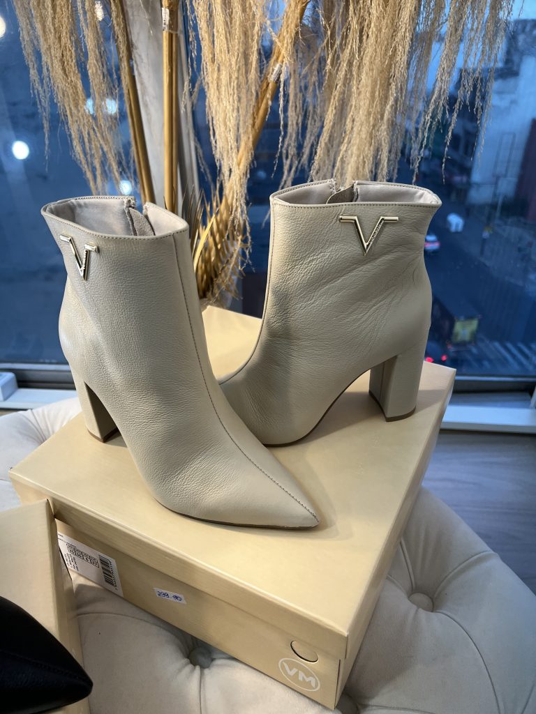 bota cano curto salto bloco marfim via marte 063 012 01 bota cano curto salto bloco marfim via marte 063 012 01