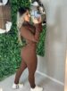 conjunto mia marrom