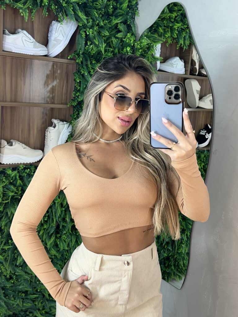 cropped manga longa ema bege