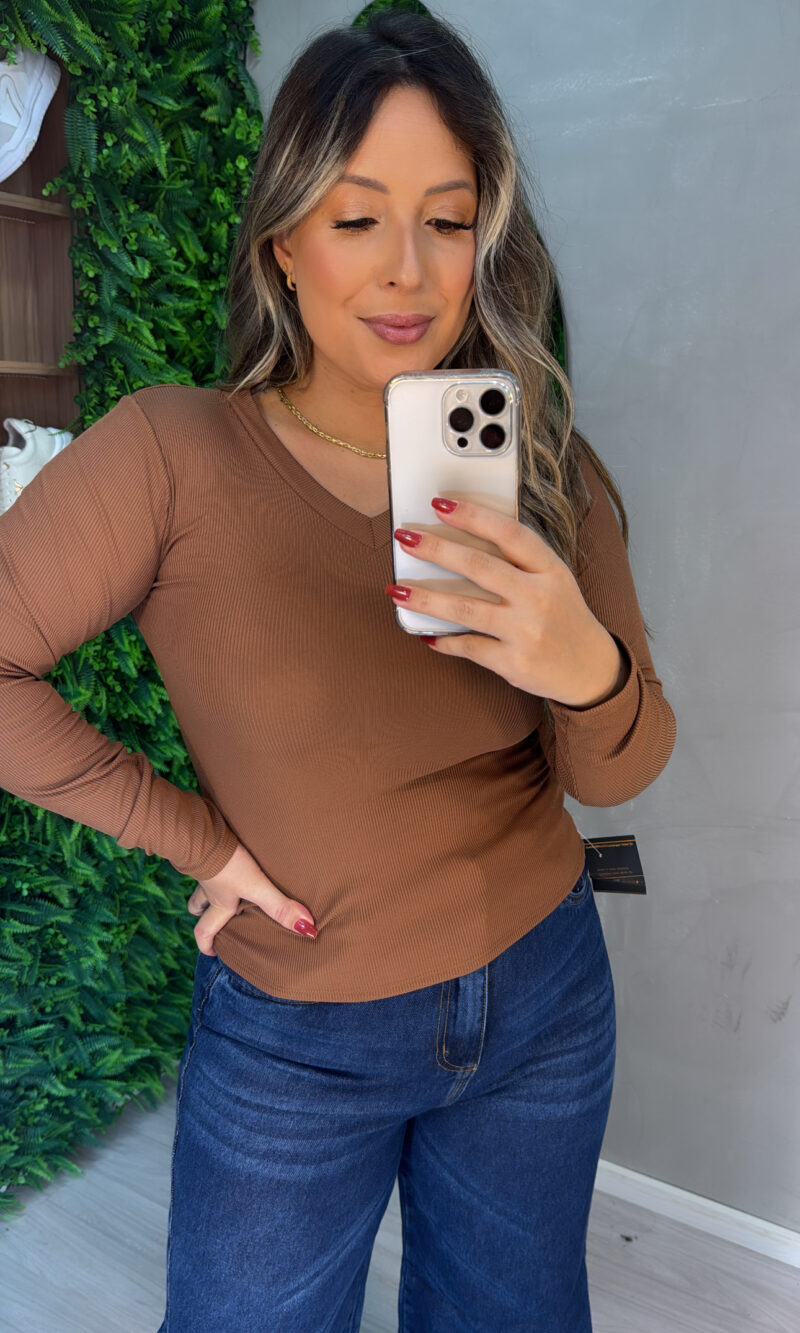 blusa gola v canelada flanelada marrom