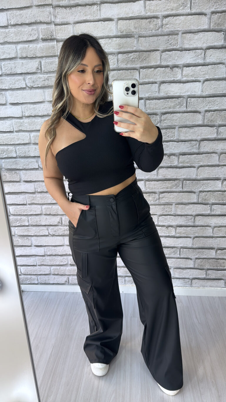 cropped manga longa cleo preto cropped manga longa cleo preto