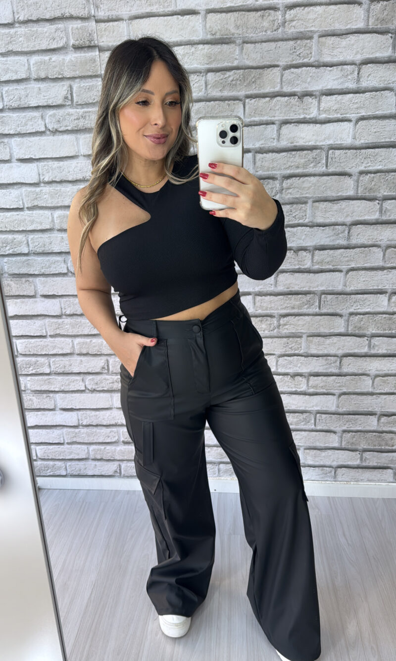 cropped manga longa cleo preto cropped manga longa cleo preto