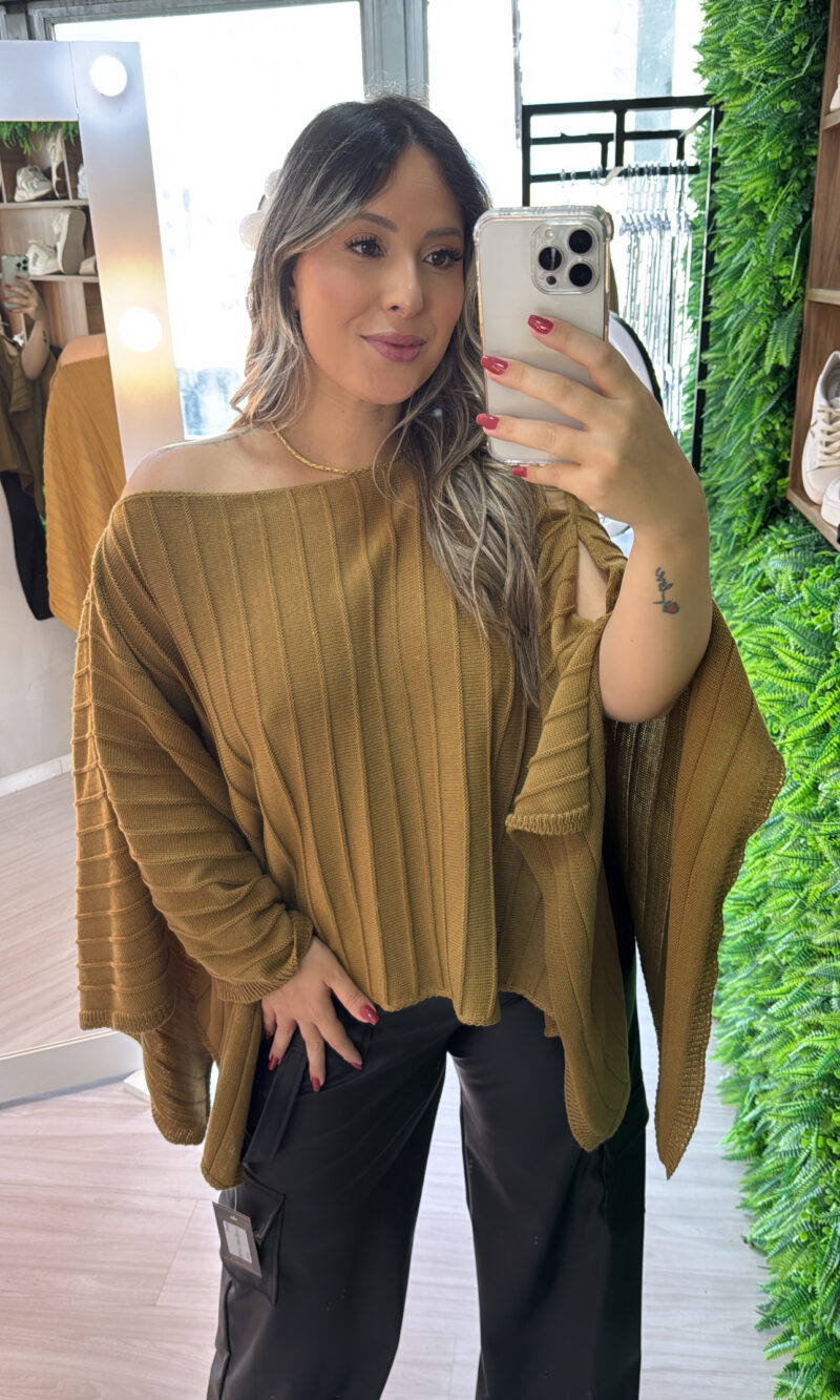blusa capa tricô bege