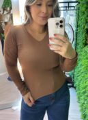 blusa gola v canelada flanelada marrom