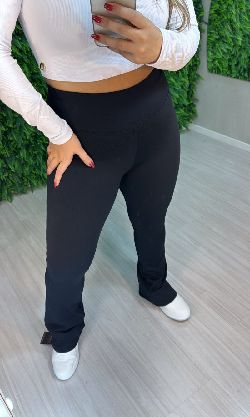 calça legging apeluciada flare preto