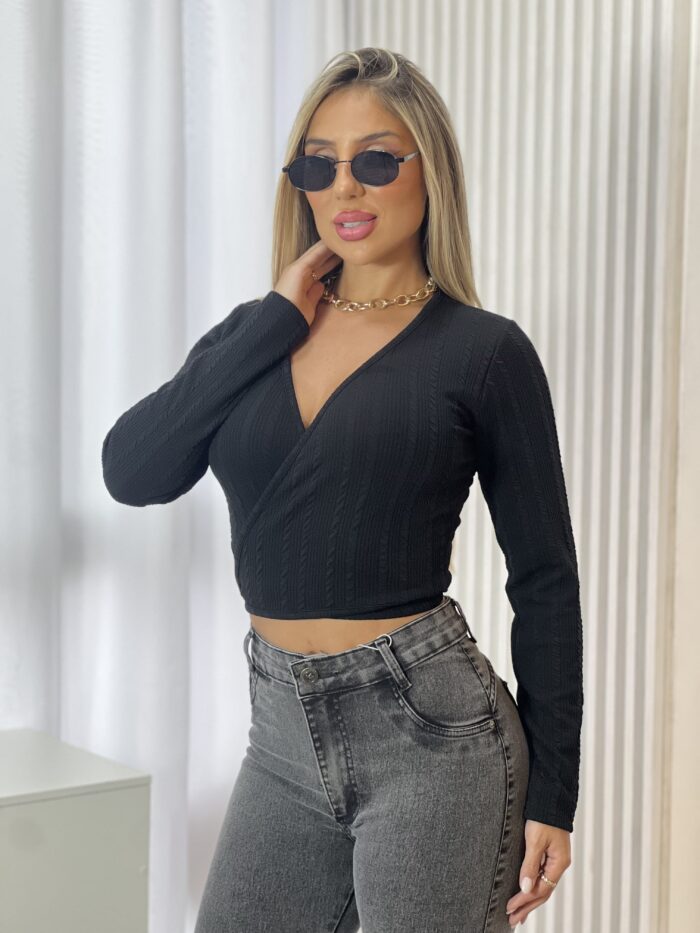 cropped manga longa bru preto