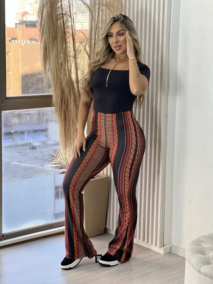 calça flare amara estampado preto/laranja calça flare amara estampado preto/laranja
