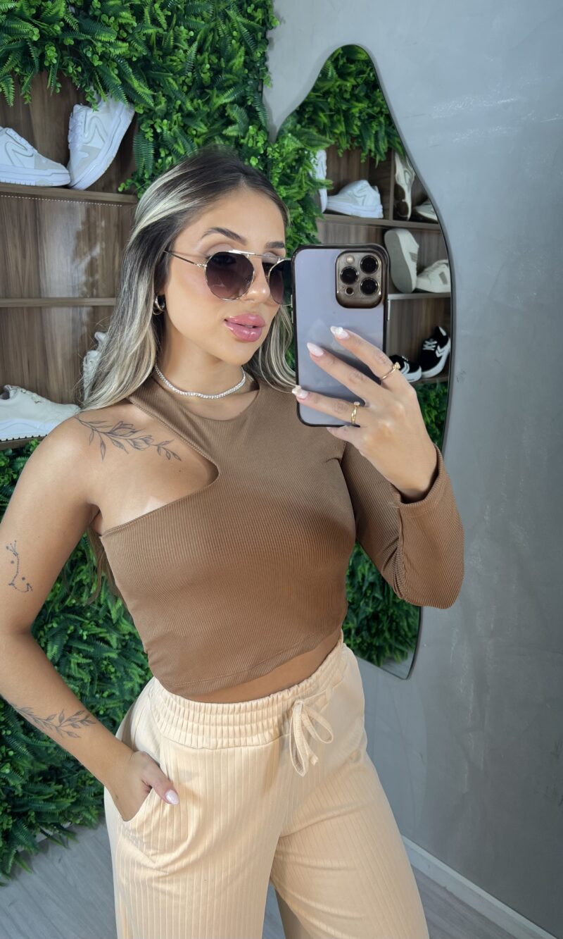 cropped manga longa cloe marrom cropped manga longa cloe marrom