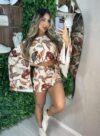 conjunto celeste bege