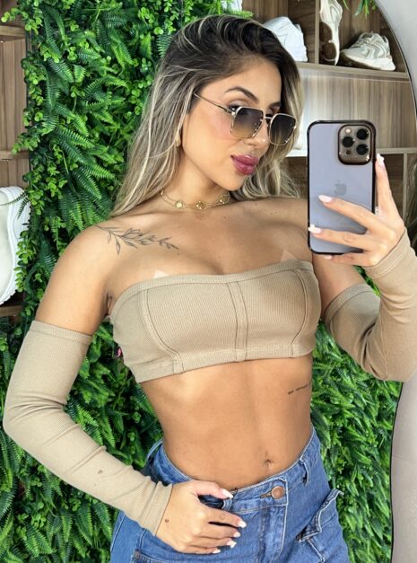 cropped mariana bege