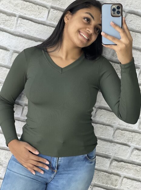 blusa gola v canelada flanelada verde militar