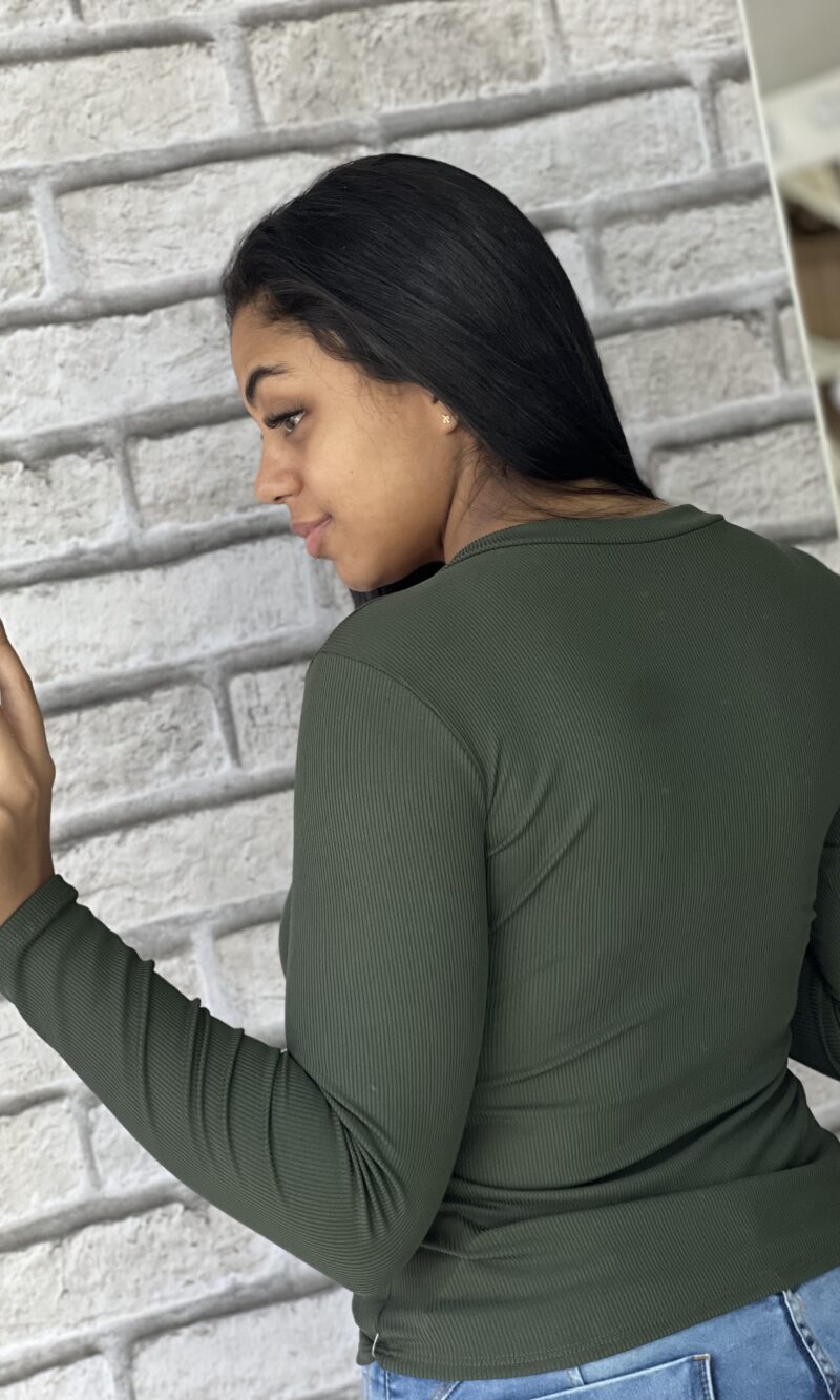 blusa gola v canelada flanelada verde militar