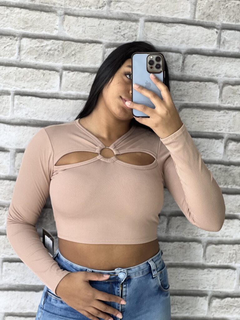 cropped manga longa ju nude