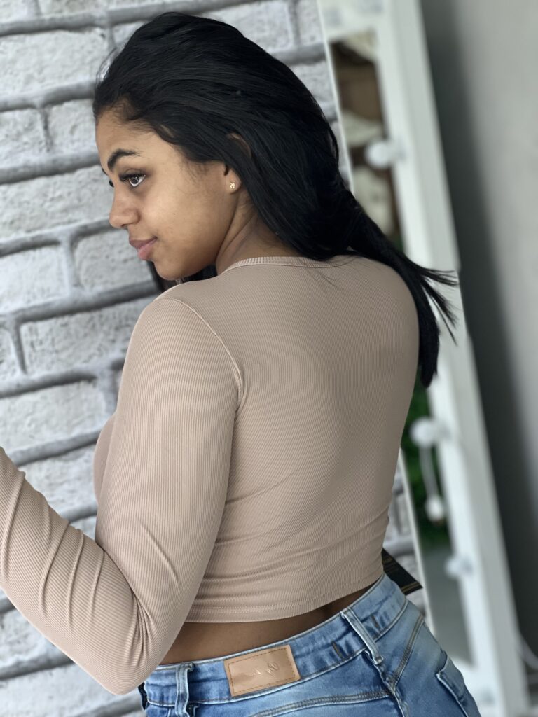 cropped manga longa ju nude