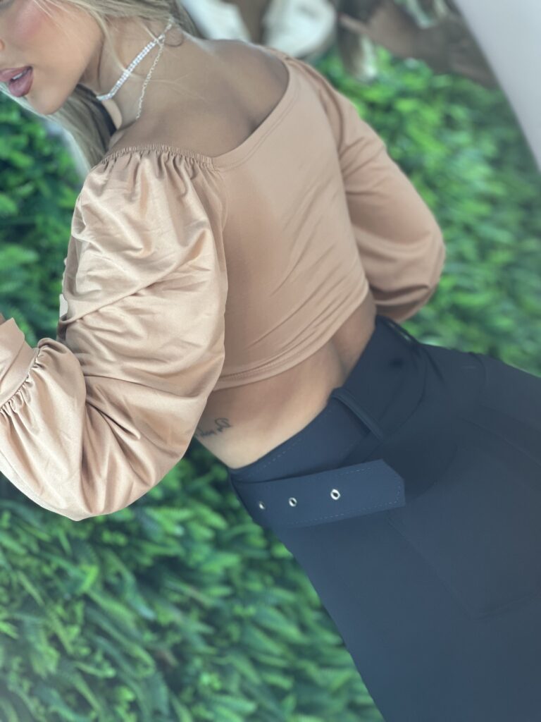 cropped manga longa estela bege cropped manga longa estela bege