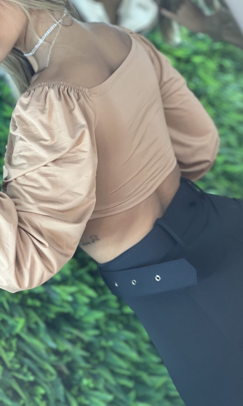 cropped manga longa estela bege cropped manga longa estela bege