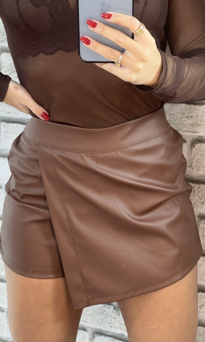 short saia courino vicky marrom short saia courino vicky marrom