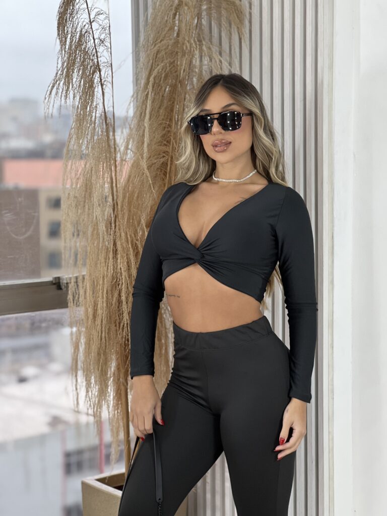 cropped manga longa clara bege