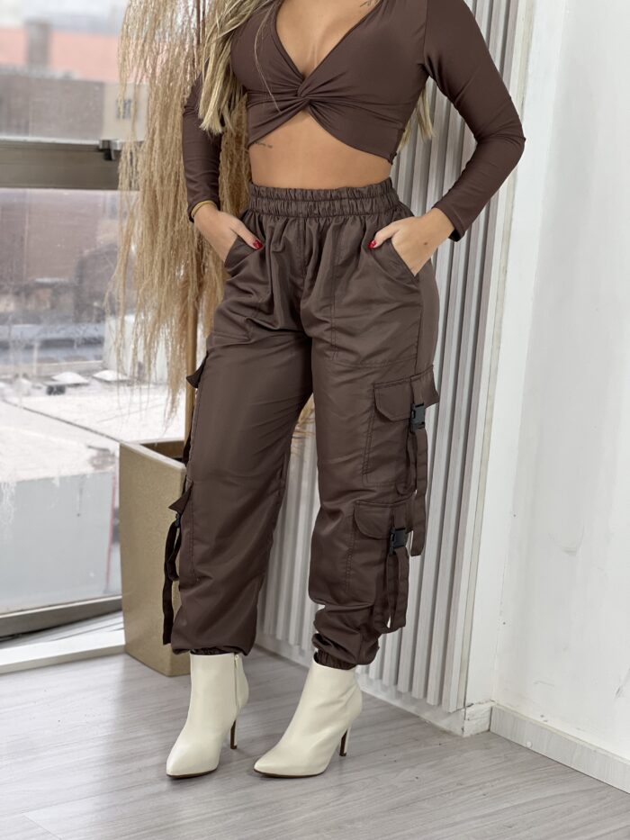 calça parachute tata marrom