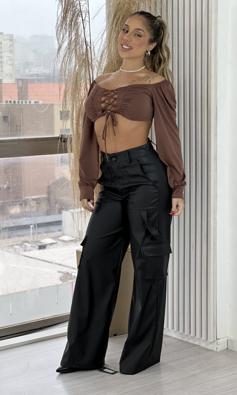 cropped manga longa estela marrom cropped manga longa estela marrom
