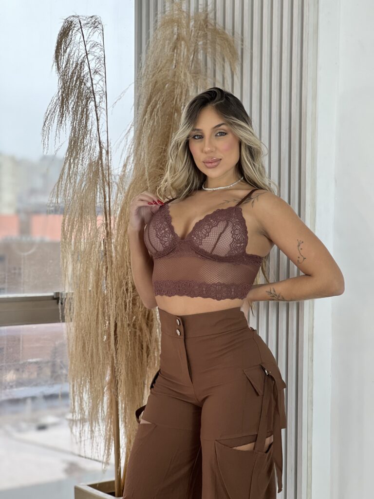 top cropped renda gio marrom