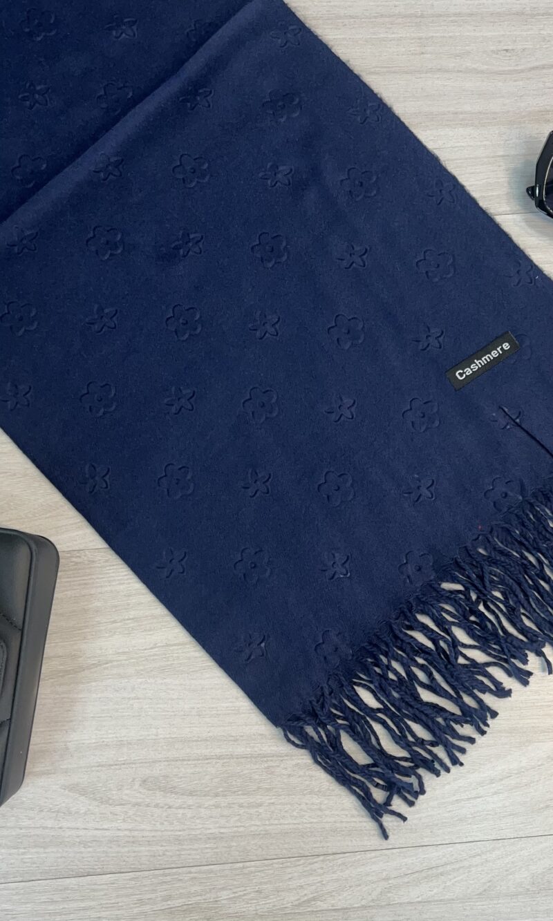lenço flanelado florzinha azul marinho