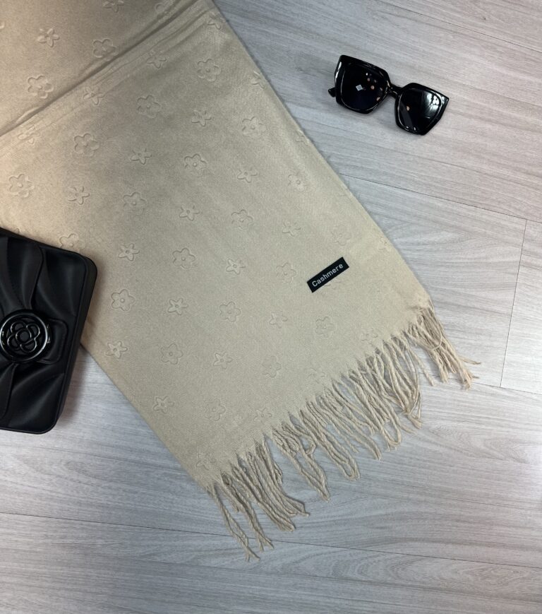 lenço flanelado florzinha bege lenço flanelado florzinha bege