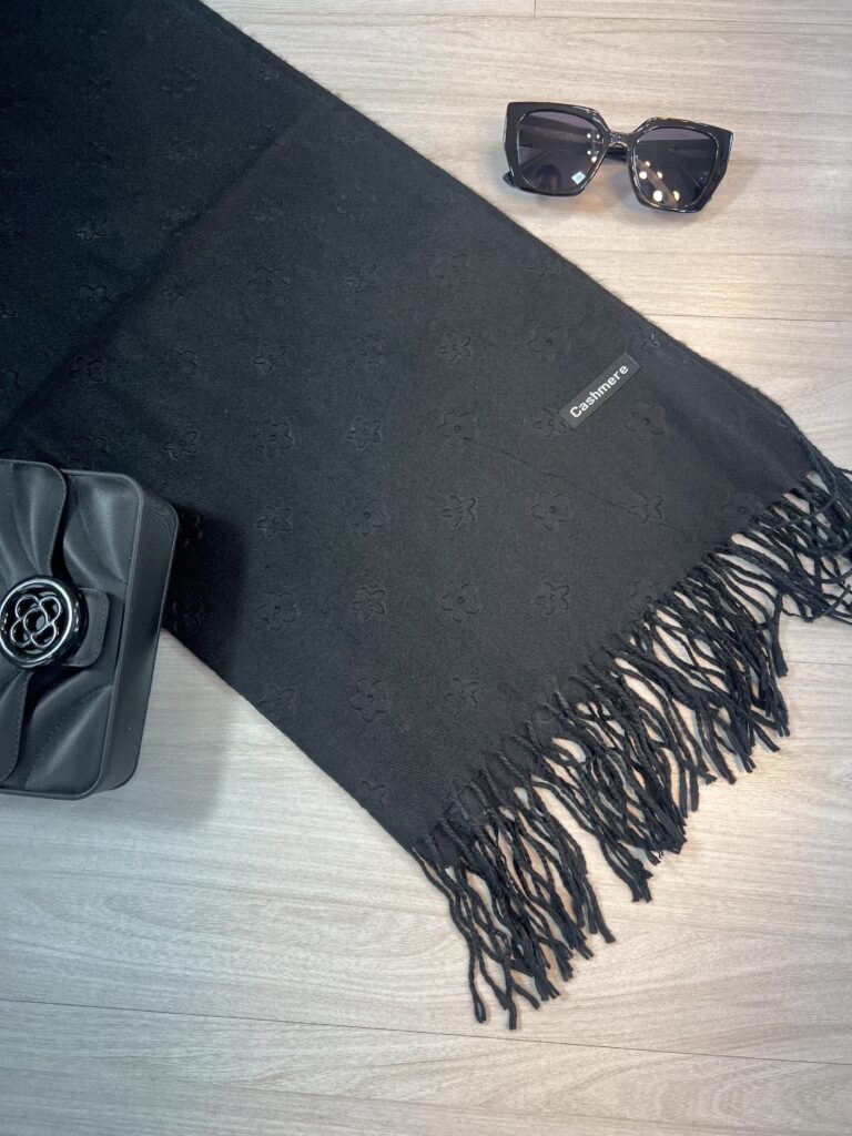 lenço flanelado florzinha preto lenço flanelado florzinha preto