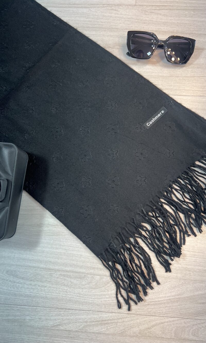 lenço flanelado florzinha preto