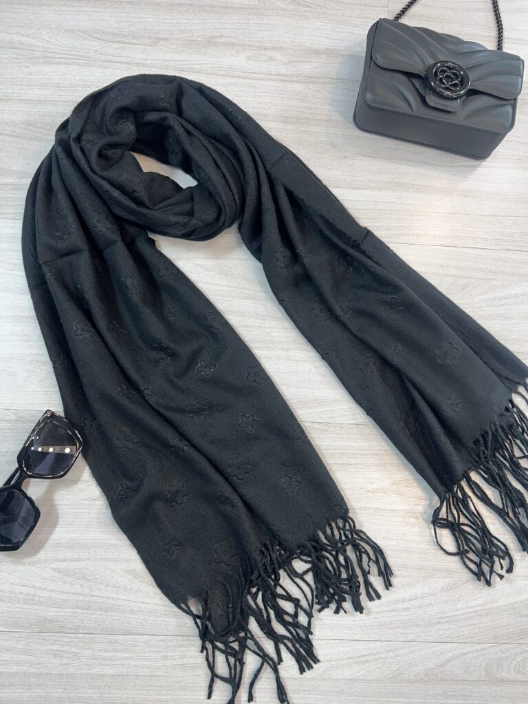 lenço flanelado florzinha preto
