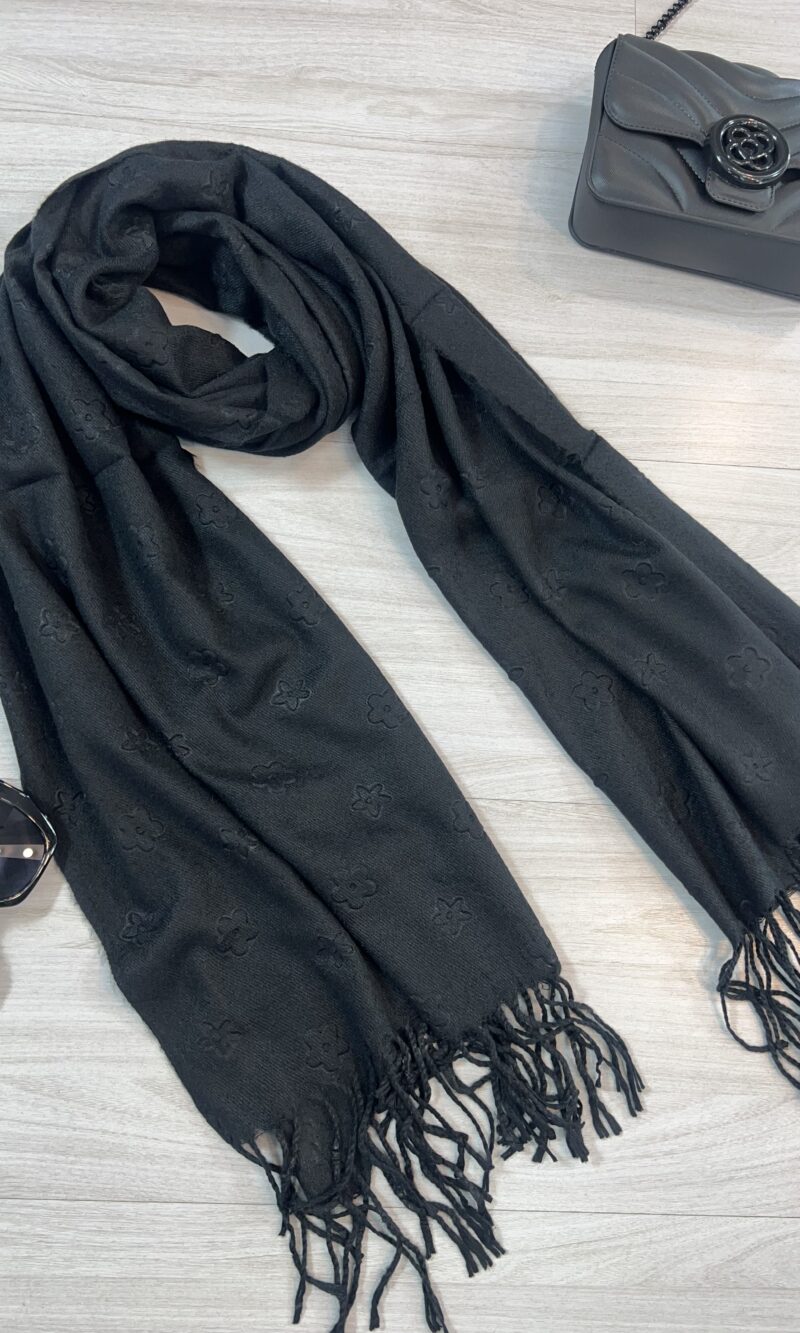 lenço flanelado florzinha preto