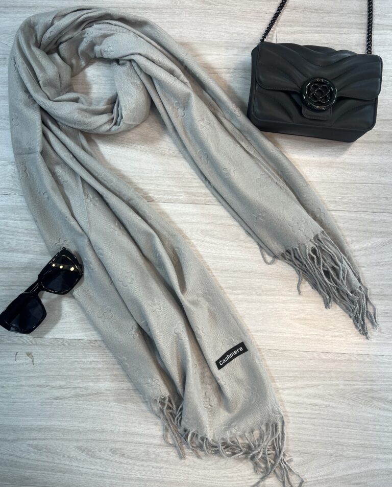 lenço flanelado florzinha cinza claro lenço flanelado florzinha cinza claro